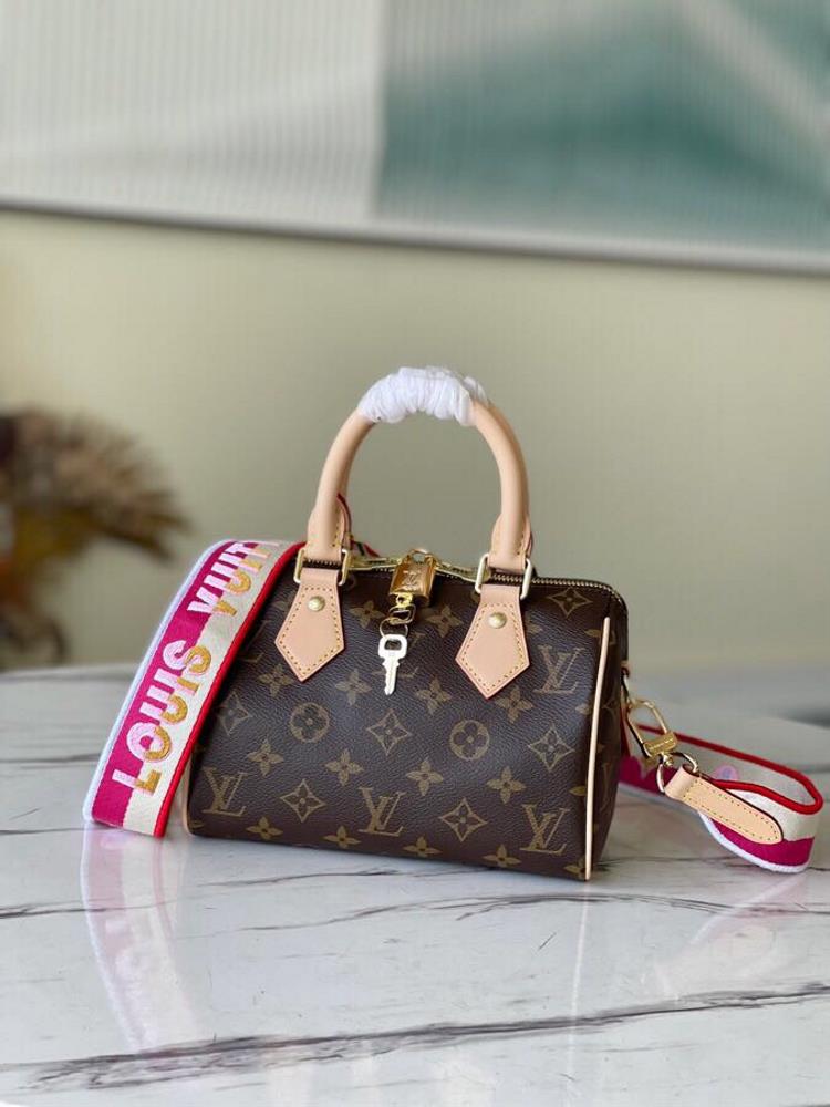 The M41114Lv2021 autumnwinter new product showcases the classic Louis Vuitton charm with the Speedy 20 handbag made of iconic Damier Ebne canvas Thi