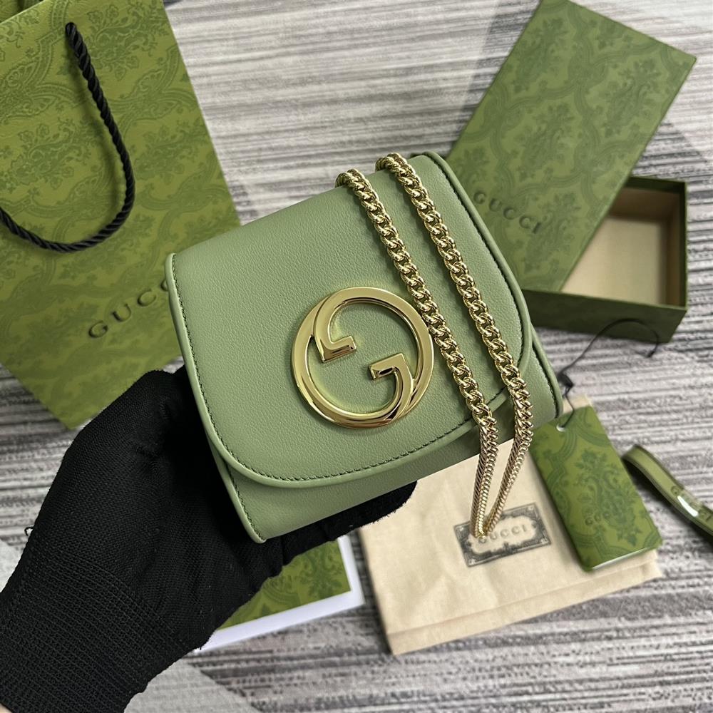 Comes with a complete set of packaging chain and back design details Paired with a full hardware chain Gucci Blondie is interlocked with each othe