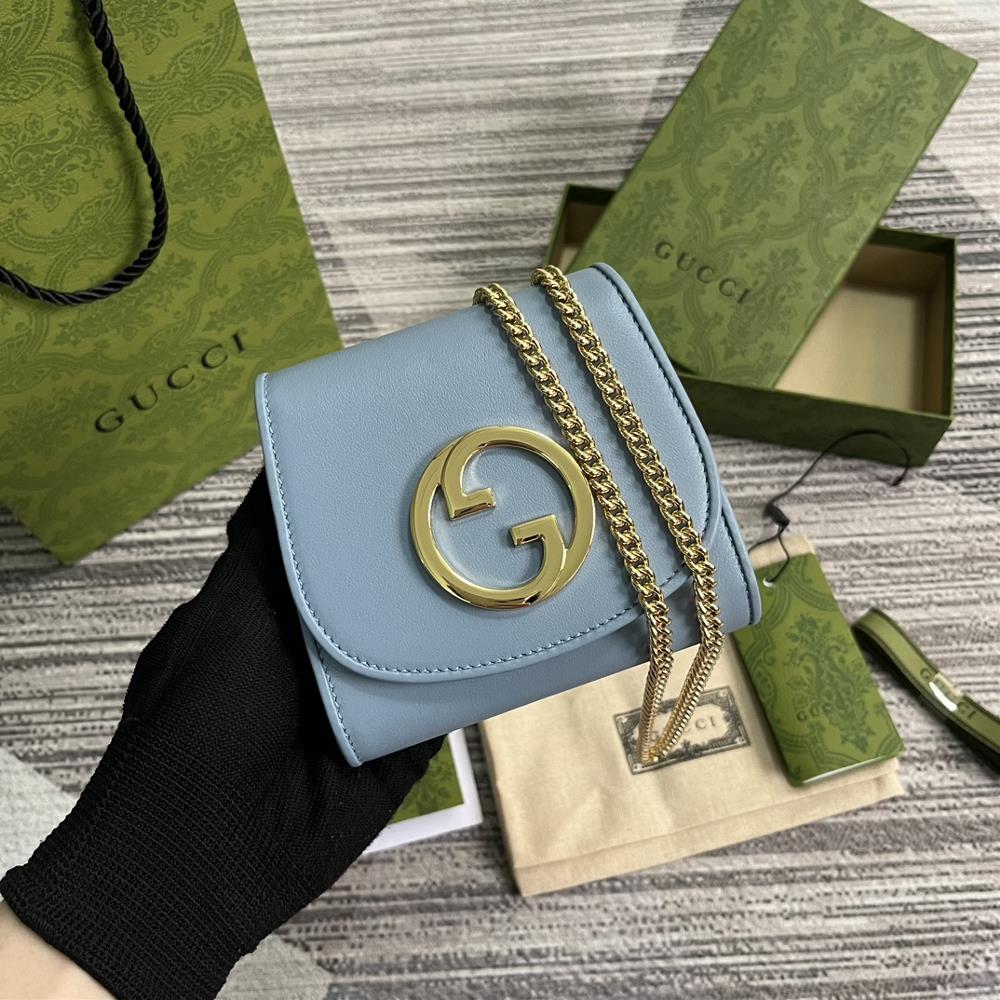 Comes with a complete set of packaging chain and back design details Paired with a full hardware chain Gucci Blondie is interlocked with each othe