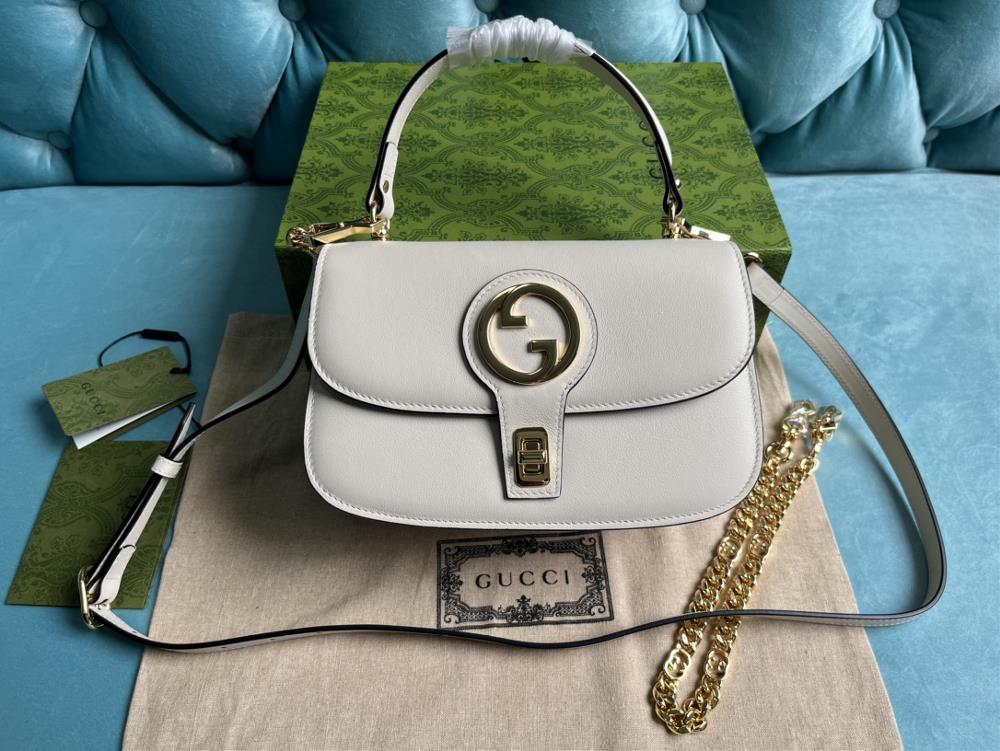 Accompanied by a complete set of Gucci Blondie series handbags retro elements and collection details complement each other This shoulder bag is cr