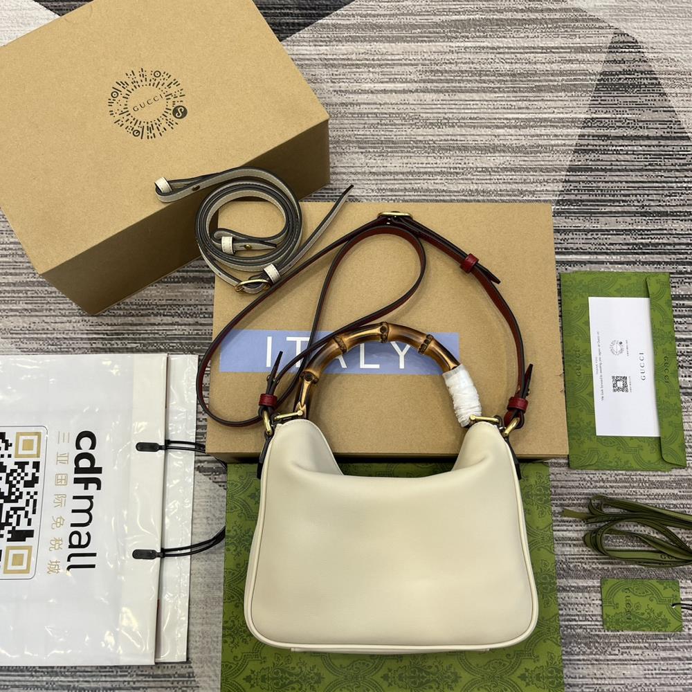 This Gucci Diana bamboo joint handbag comes with a complete set of packaging featuring two distinctive brand elements a bamboo joint handle and du