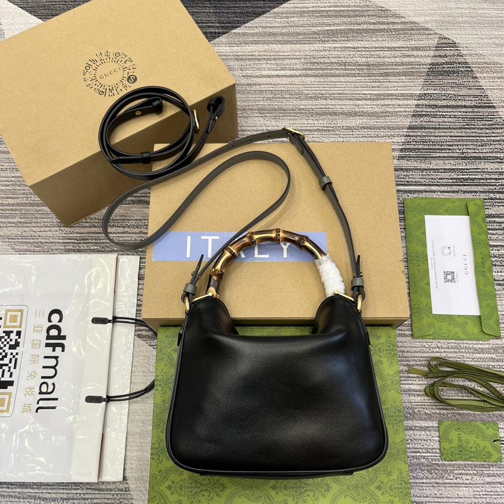 This Gucci Diana bamboo joint handbag comes with a complete set of packaging featuring two distinctive brand elements a bamboo joint handle and du