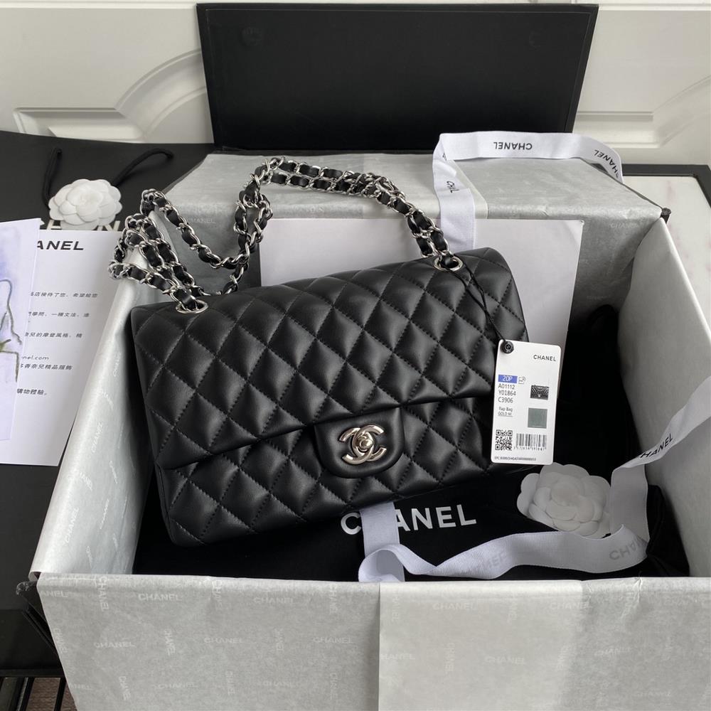 French highend customized products Chanel Classic Flap Bag  A01112   Interpreting Chanels classic style elegant minimalist and exquisite counters