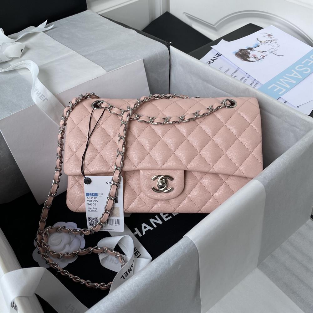 French highend custommade Chanel Classic Flap Bag A01112 caviar showcases Chanels classic elegant minimalist and exquisite style The latest ver