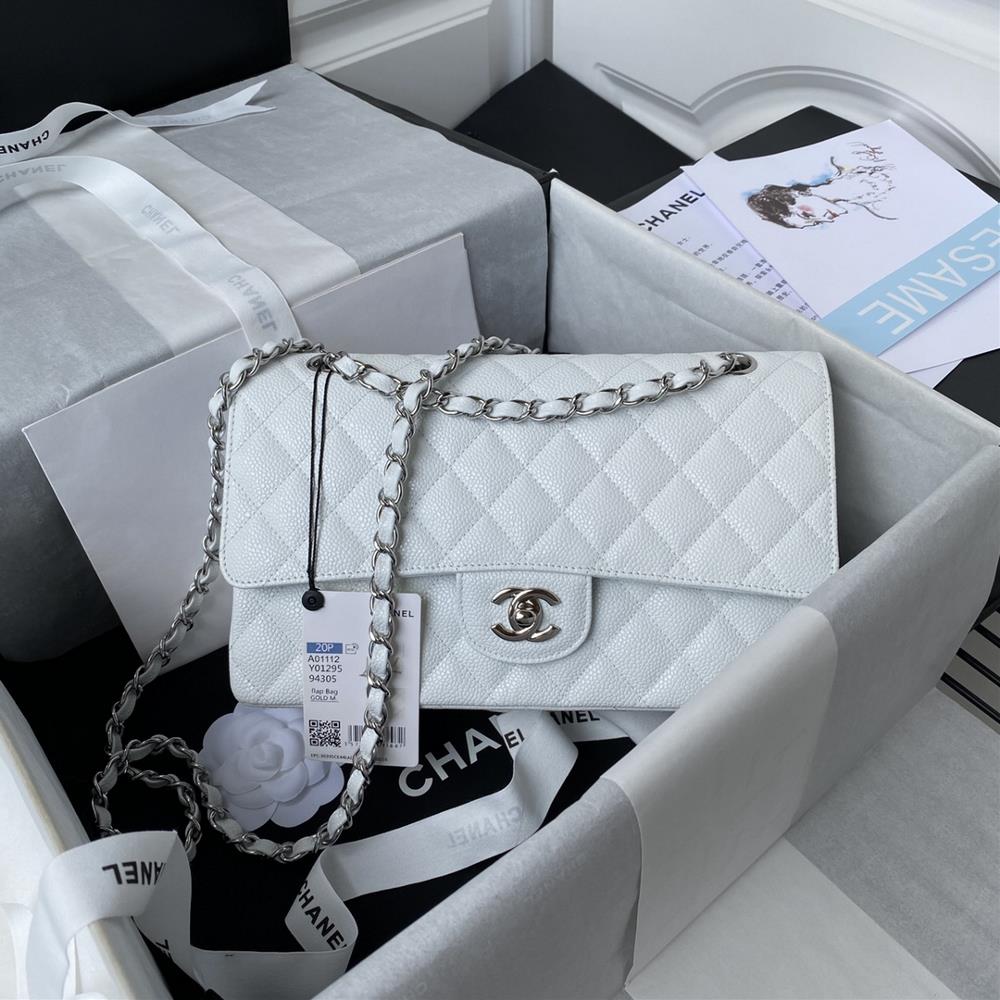 French highend custommade Chanel Classic Flap Bag A01112 caviar showcases Chanels classic elegant minimalist and exquisite style The latest ver