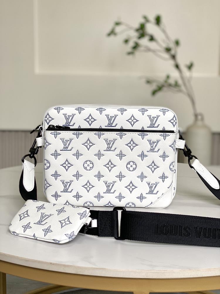 M24753 whiteThis Trio messenger bag is made of Monogram Shadow cowhide leather and features embossing and printing techniques to depict the Monogram p