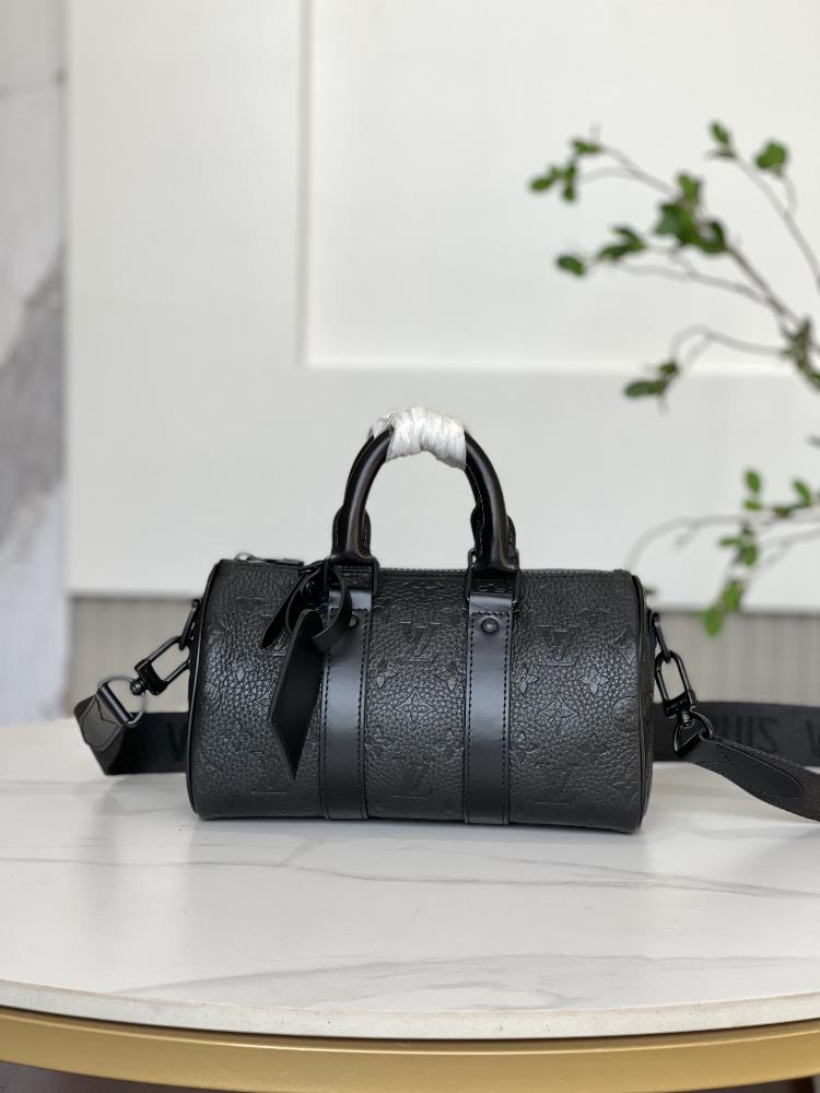 M20900 black embossed keepall handbagTaurillon Monogram leather features a classic configuration reinforced side straps and a detachable leather bra