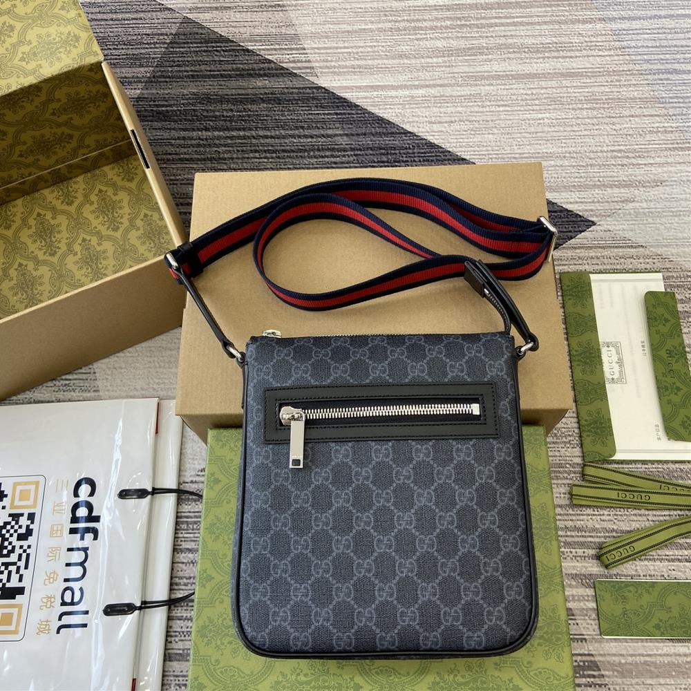 Equipped with a complete set of packaging GG crossbody bagsThe classic GG Supreme canvas is known for its soft texture and stretchability making it