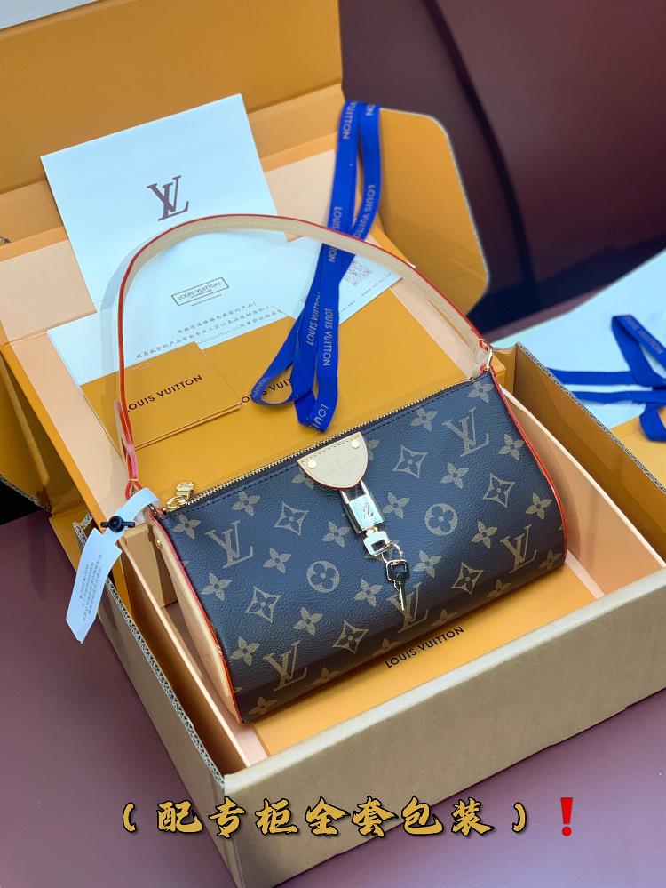 The upgraded version M47123 vintage Pochette Tirette handbag features a lazy silhouette crafted from Monogram canvas opening the Louis Vuitton 2024 s