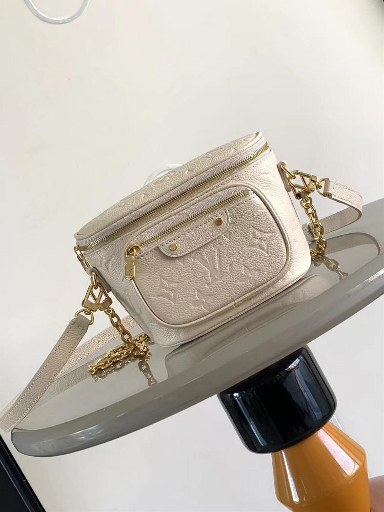 M82208 m82347This Mini Bumbag handbag is from the LV Gradient collection and features a gradient summer color with Monogram embossing on Monogram Impr