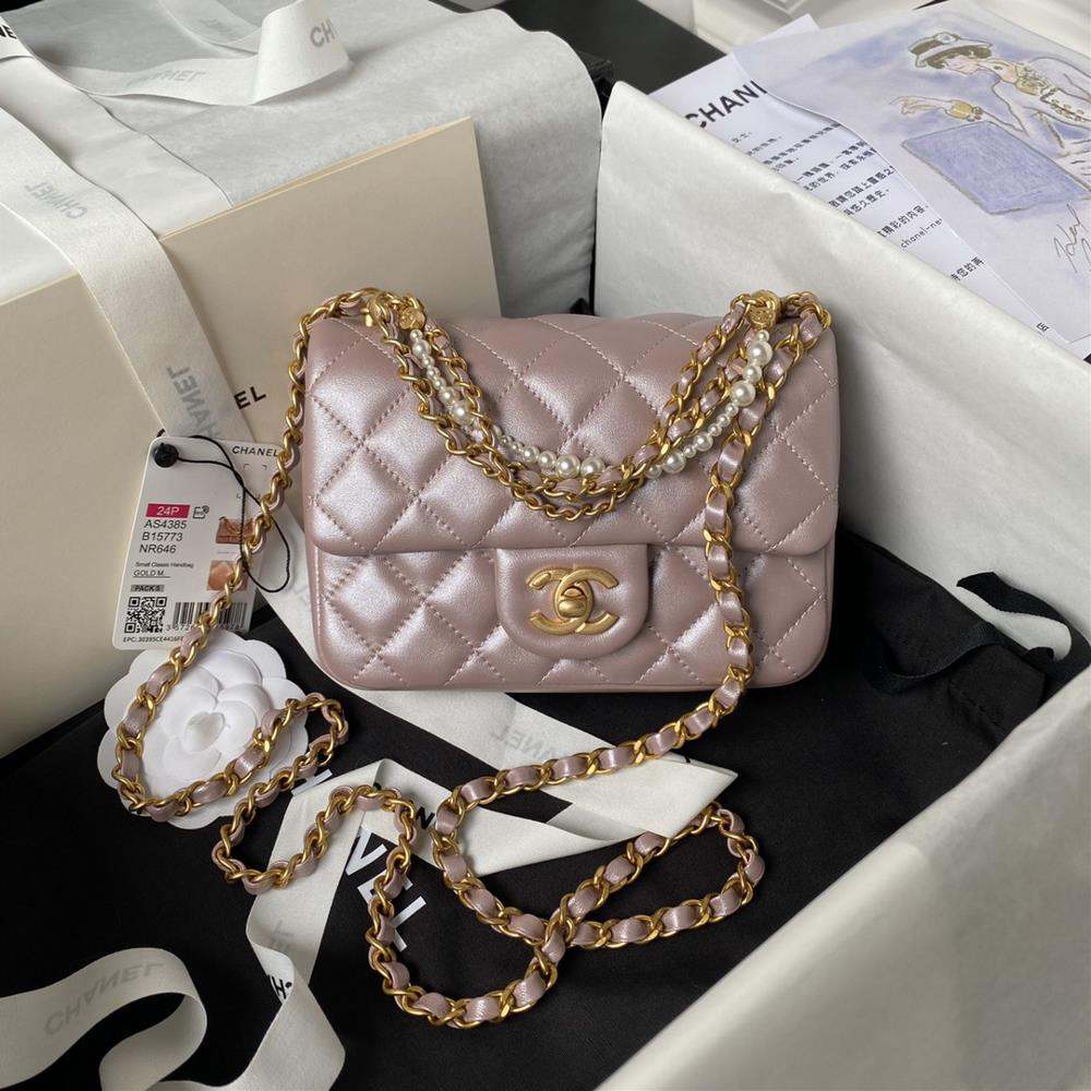 Chanel SpringSummer Series 24P Pearl Chain Mini AS4385 Pearl Chain Paired with Overall Black and Gold Color for Elegant and Noble Appearance This sq