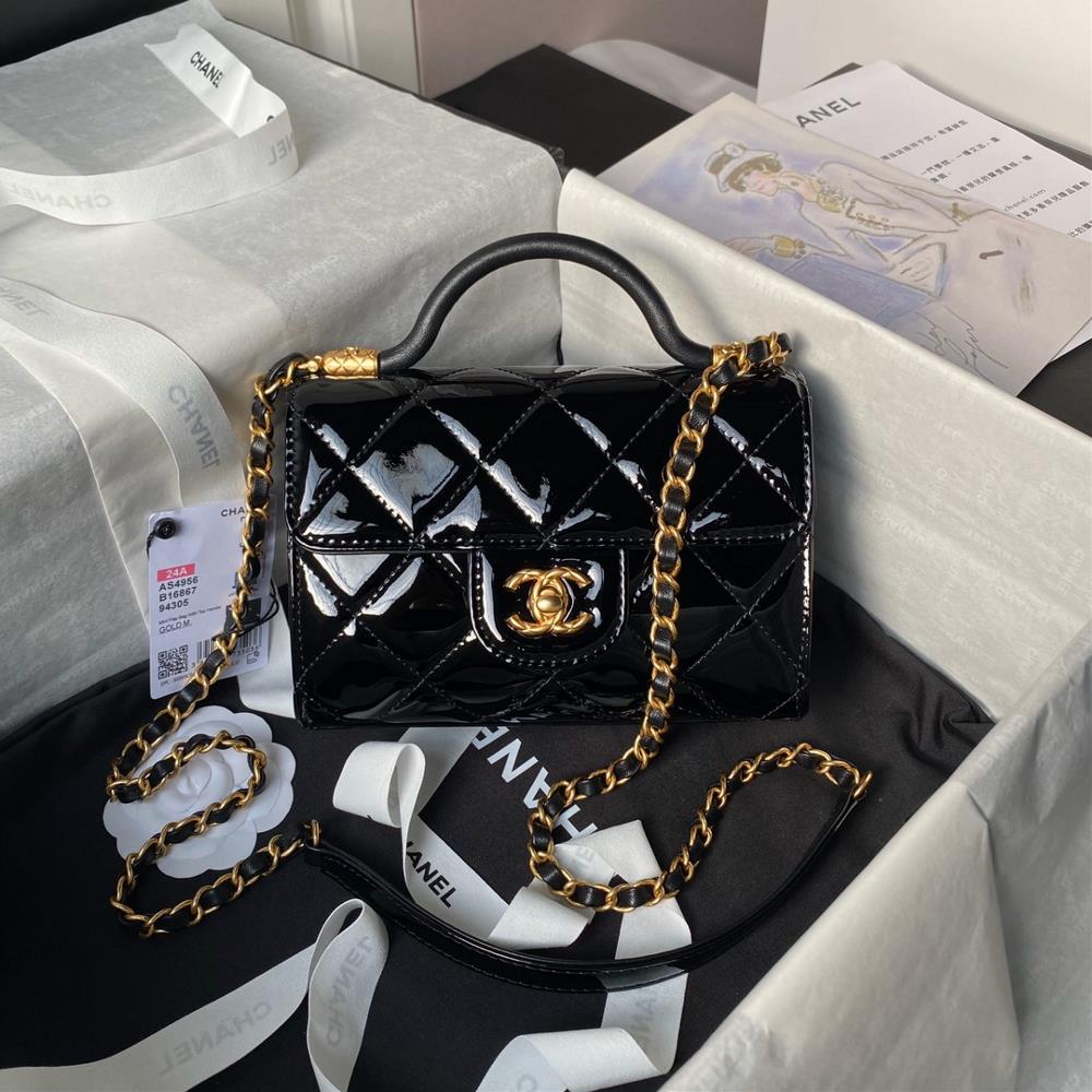The Chanel24A Advanced Handicraft Workshop series AS4956 bag features a perfect balance between modern and classic design with patent leather and meta
