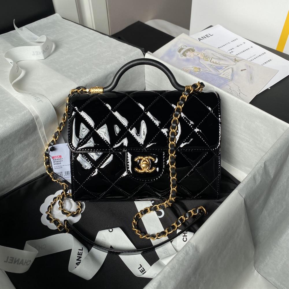 The Chanel24A Advanced Handicraft Workshop series AS4957 bag features a perfect balance between modern and classic design with patent leather and meta