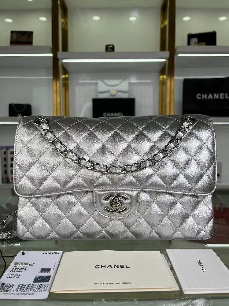 The latest in stock is selling wellA01112 CHANEL   Classic handbag flap bagMaterial Sheep leather and silver metalSize 155