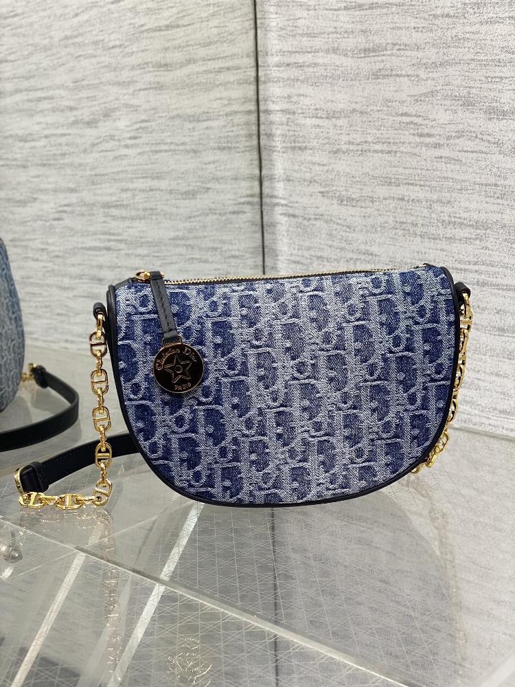 Danning Blue SpotThe Callisto hobo bag collection is definitely a healing blue this summer The cute crescent shaped bag is made of denim blue vintage