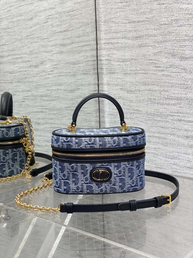 Makeup box in stockThe 30 Montaigne Mini Vanity Denim Collection has been planted in this bag showcasing the classic letter pattern with an irregular