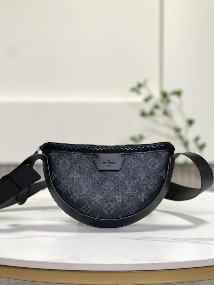 M23835 Black FlowerThe new LV MOON CROSSBODY handbag from the Mens Bag Moon Bag series for autumn and winter is made of Monogram Eclipse coated canva