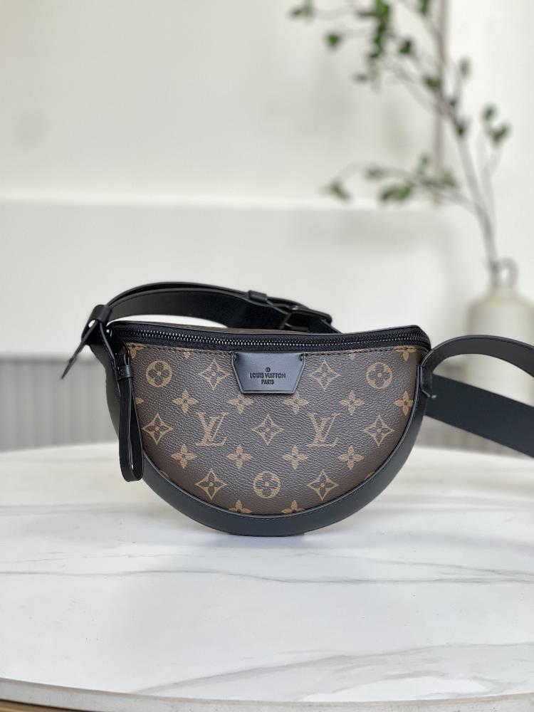 M23835 PresbyopiaThe new LV MOON CROSSBODY handbag from the Mens Bag Moon Bag series for autumn and winter is made of Monogram Eclipse coated canvas