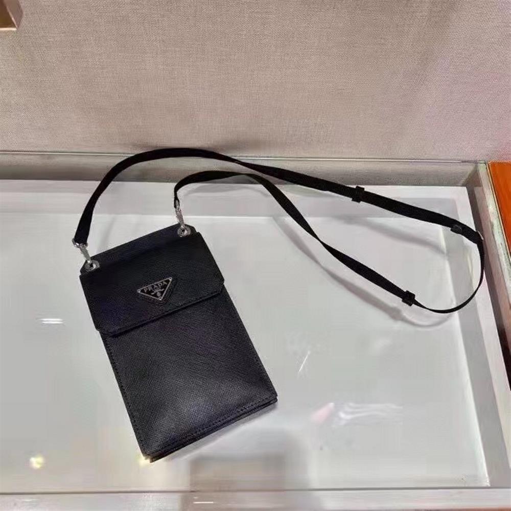 The new full leather mobile phone bag 2VZ068 has a super simple and unique design which is definitely worth it for the current popular trend of small