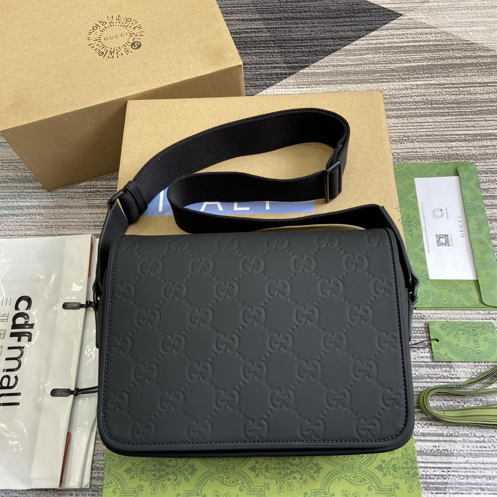 Comes with a full set of packaged GG crossbody bags A series of mens bags made of black rubber effect leather are shining injecting fresh vitalit