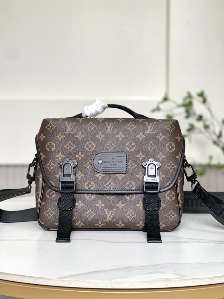 LV Trail Postman Bag M46972 Old Flower Black LeatherDrawing inspiration from brand elements incorporating iconic shoulder straps and hard box style q