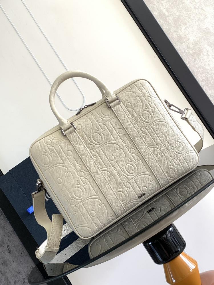 This briefcase is a new addition to the 2024 autumn mens clothing collection blending classic elegance with Diors high order spirit The Dior Gravi