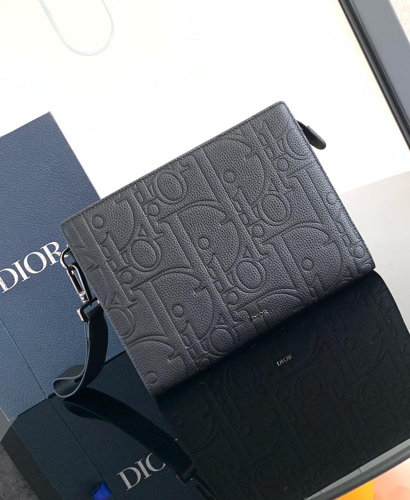 This handbag is Diors flagship item Crafted with meticulous cowhide inspired by Dior archives the front is adorned with the Dior logo to enhance t