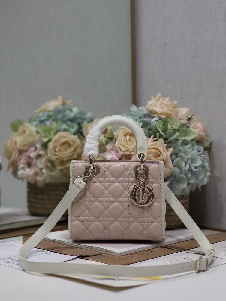 Lady Dior   Color matching powder with whiteFour grid sheepskin adjustable shoulder strapsThis handbag embodies Dio rs profound insight into elegan