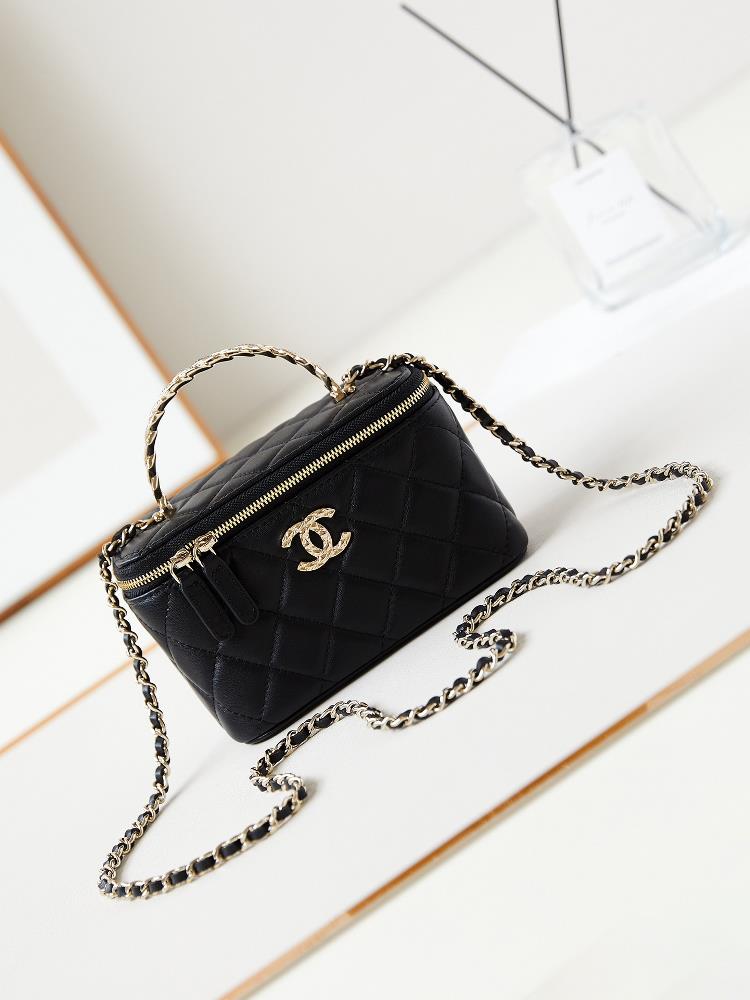 24A Limited Edition Diamond Handle Long Box Bag Makeup Diagonal Straddle Bag with Diamond Handle Small Sheepskin Metal Hardware The handle is exquisi