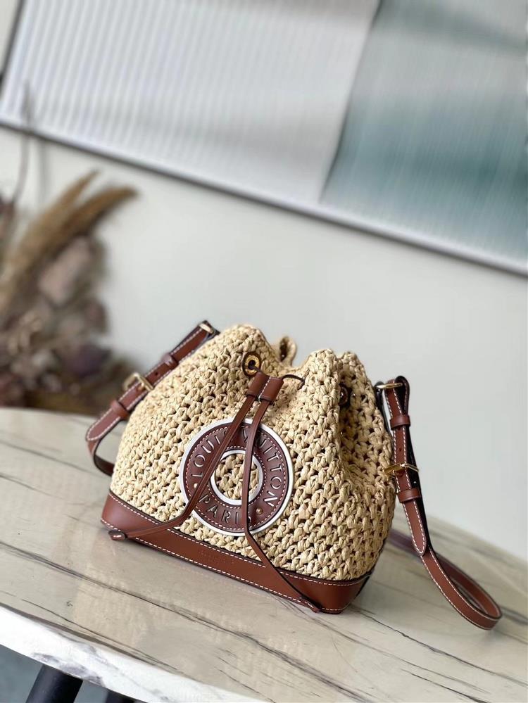 The topnotch original M24722 NoeBB bucket bag is made of Lafite grass crocheted by Malagasy craftsmen and features exquisite leather trim to showcas