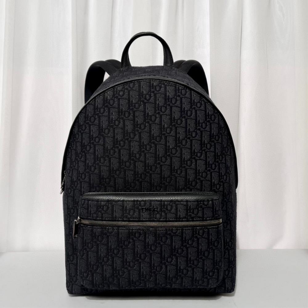 Returning to stock the Dir backpack 9030 is a Rider backpack with a simple silhouette and a classic college style that exudes vitality Fashionable a