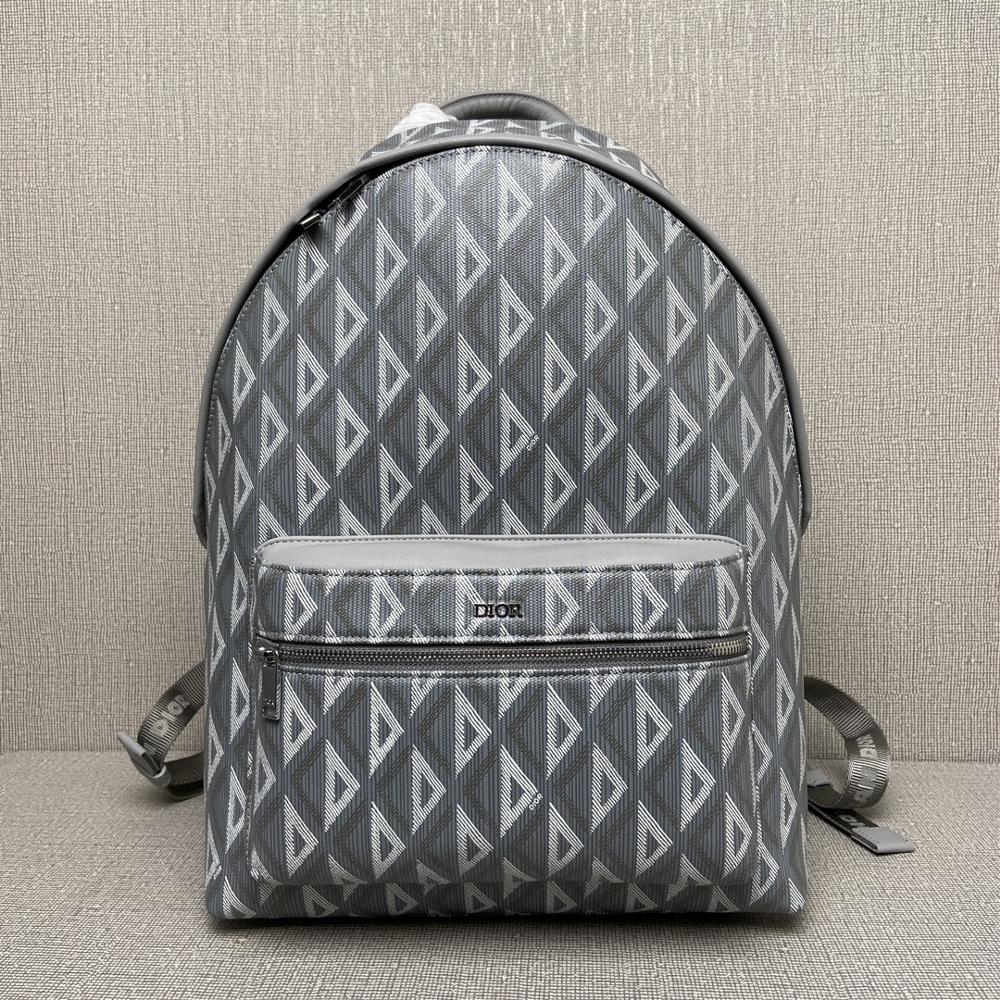 Photo 9946 This Rider backpack has a simple outline and a classic college style that exudes vitality Crafted with Dior grey CD Diamond patterned can