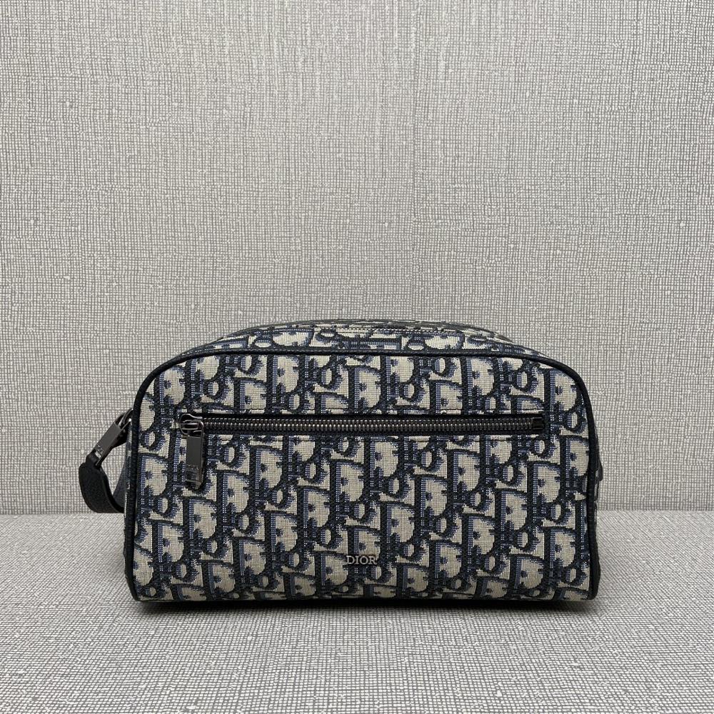 This 9236 toiletry bag is a new product in the Spring 2024 mens clothing collection combining practical functions with minimalist design Crafted wi
