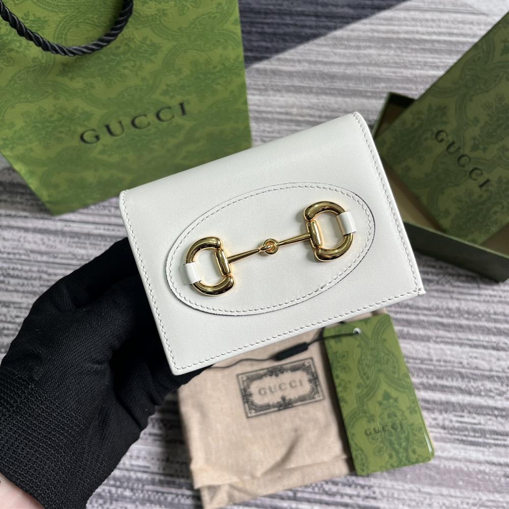 In the 2020 SpringSummer collection this Gucci Horsebit 1955 series card bag made of white leather material is newly launched with a complete set