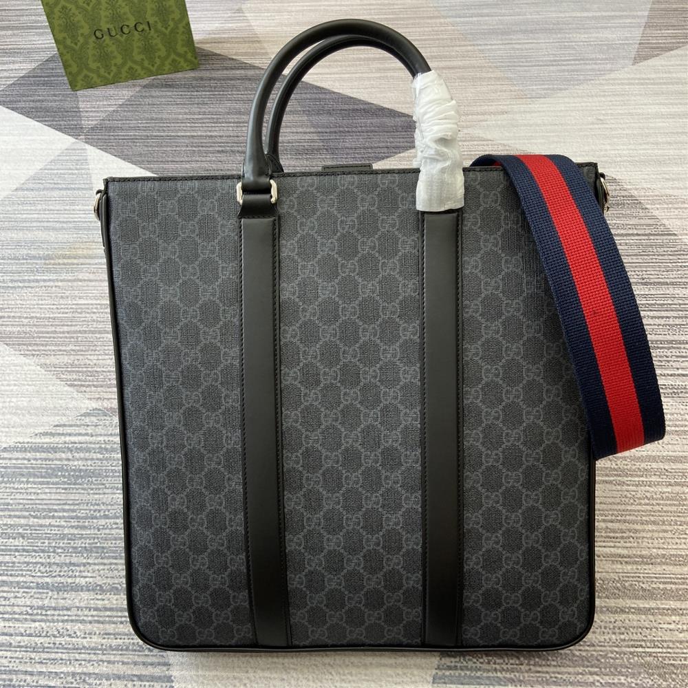 Comes with a mediumsized GG tote bag in a green gift bagSelected handbags such as crossbody bags briefcases and tote bags interpret the new trend