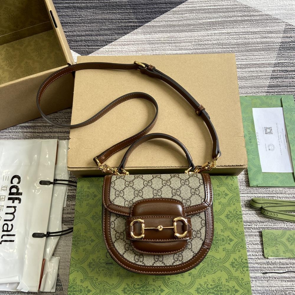 Comes with a complete set of packaging for the new Gucci Horsebit 1955 series mini handbagThe Gucci Horsebit 1955 collection is refreshed with a min