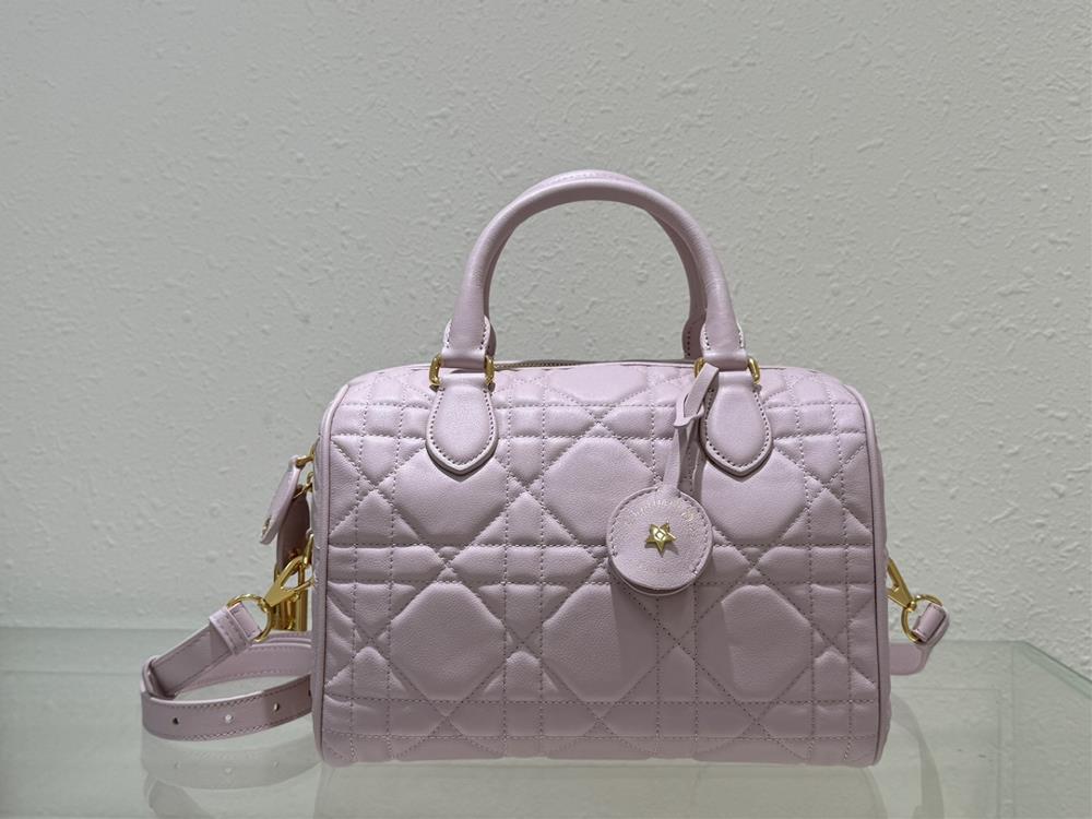 Large size 25cmThis Dior Groove 20 handbag is a new addition to the 2024 winter ready to wear collection designed by Maria Grazia Chiuri elegant an