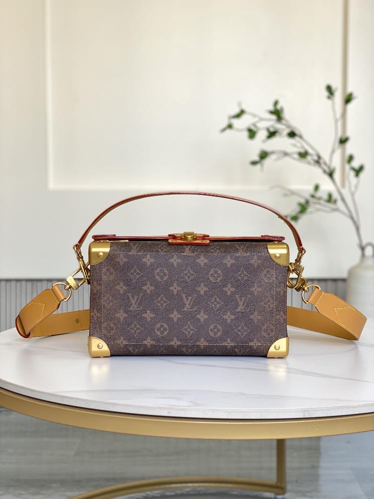 M11536This Soul Trunk East West handbag is made of Monogram Dust canvas reinforced with metal corners to show Pharrell Williams respect for the bran