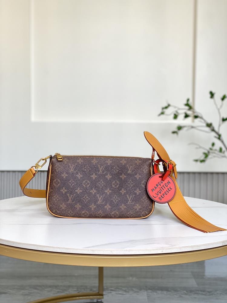 M11623This Pochette Accessory XL handbag presents the Monogram pattern on Monogram Dust canvas which has been tested over time injecting a handsome