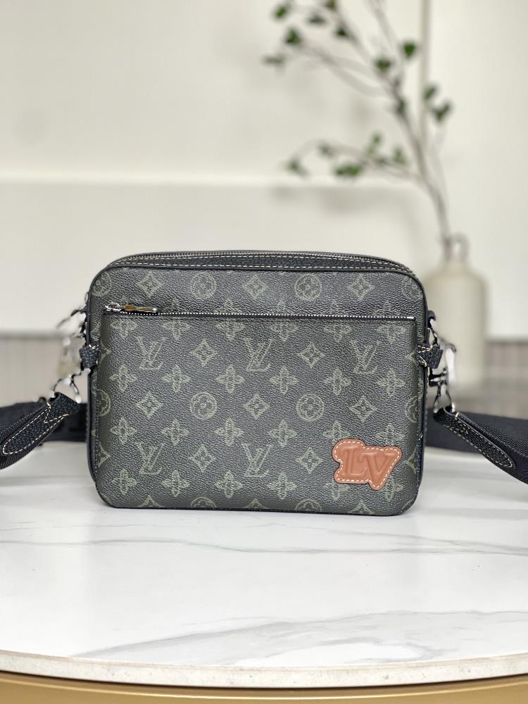 M46340The new 3D printed Trio mailman bag exudes the trendy charm of Damier Spray elements Louis Vuittons iconic Damier pattern is magnified and ref