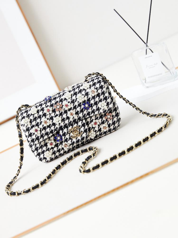 024B new spring clothing sequin CF fabric is woven with pearls shining brightly It is not only a bag but also an art piece The highdensity embroi