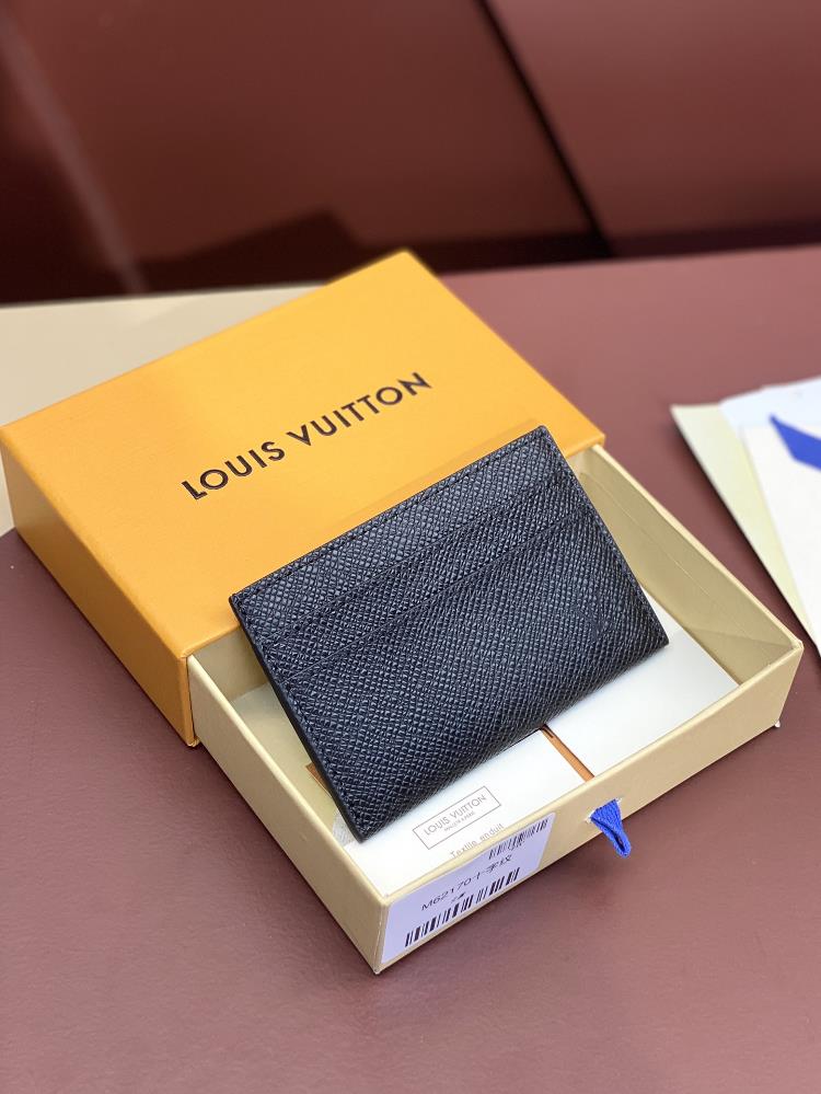 The M62170 cross pattern card holder is made of the new Monogram Eclipse coated canvas material with a beautiful and fashionable style It is compact