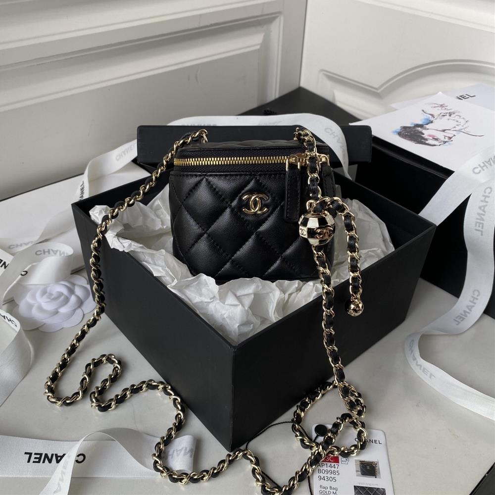 Chanel 23C autumn and winter new product AP1447 football golden ball makeup small storage box original hardware imported sheepskin out of the street c