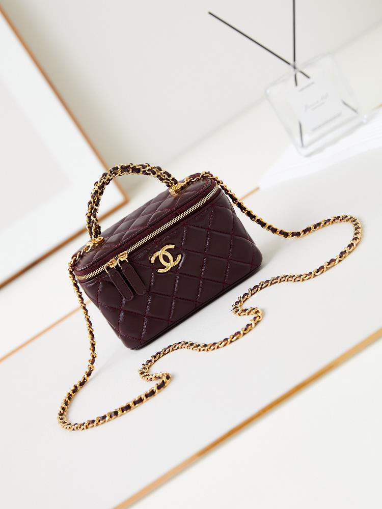 The latest model with a red envelope cross handle chain rectangular box wrapped in oil wax leather is available in size 24Style number AP4168Size