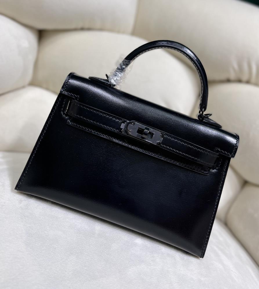 So BlackMini Kelly 2nd generation imported high gloss box cowhide with all black hardware sheepskin lining all steel hardware half hand sewn supe