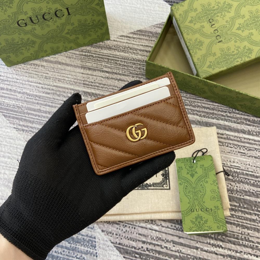 Equipped with a complete set of green packaging G Home Mini Diamond Embroidered Small Card Bag is made of quilted imported calf leather and feature