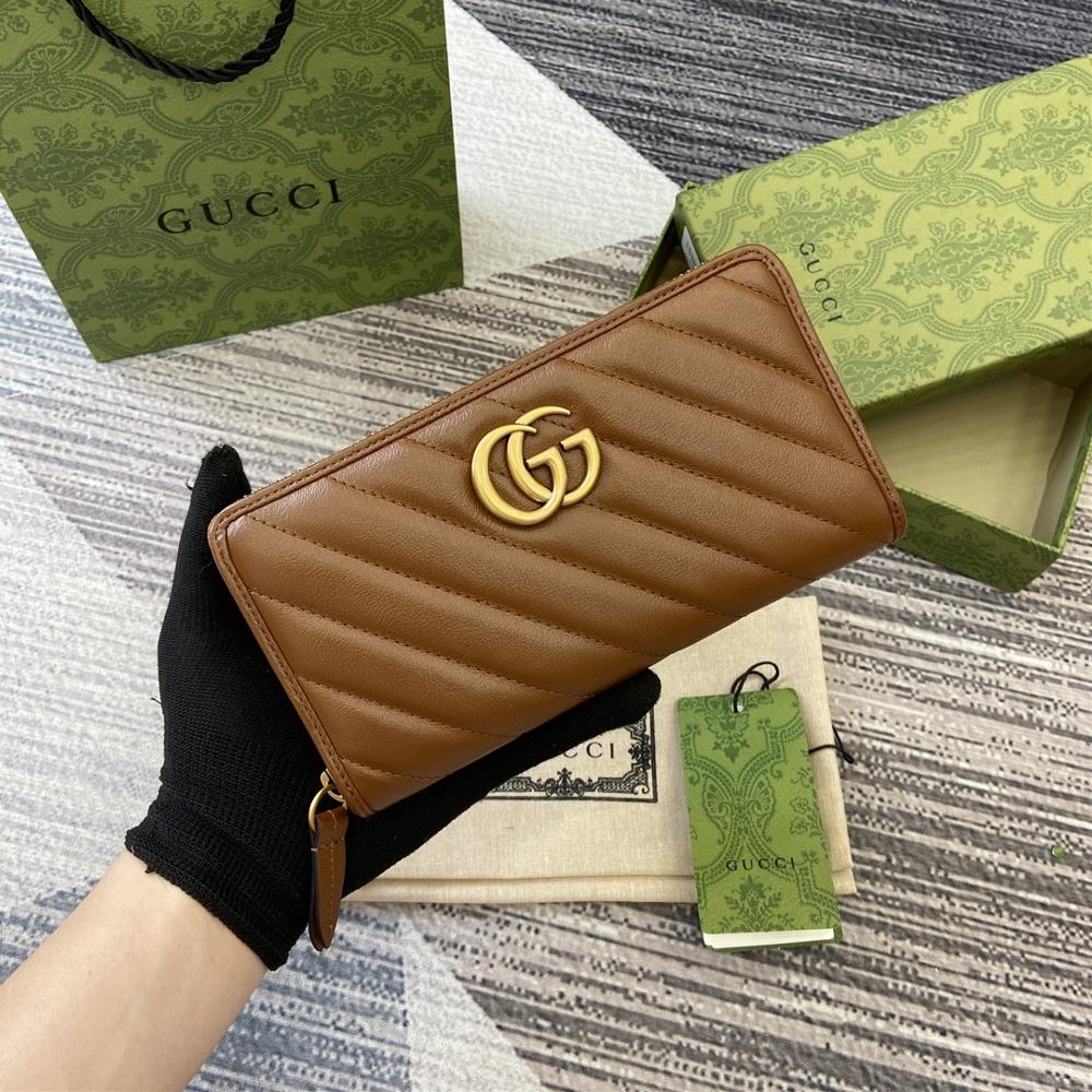 Comes with a complete set of packaging GG Marmont series full zipper wallet The Marmont series leather clip is made of quilted leather and features