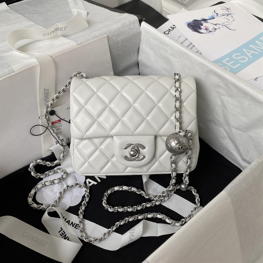 Silver chain Chanel AS1786 popular CF mini cap bag with silver ball chain added a finishing touch on the silver ball chain not only retro and beautif