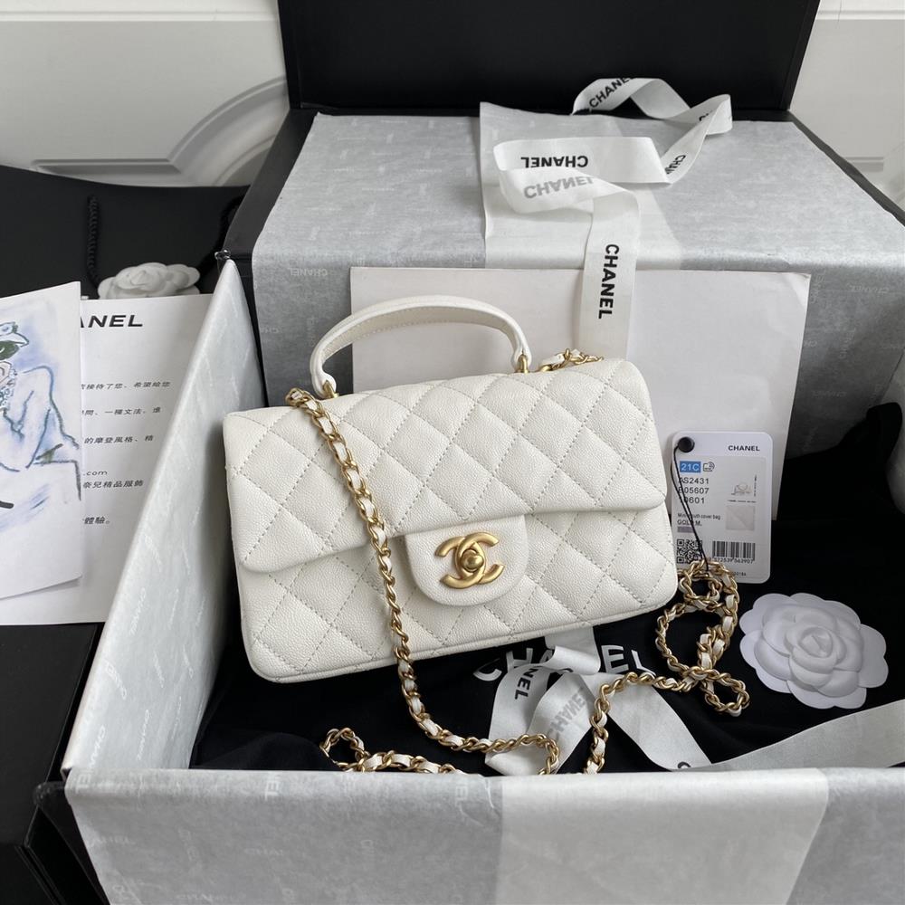 The latest limited edition Mini CF AS2431 classic diamond grille bag from Chanel in early spring 2021 is adorned with a thick open chain and exquisite