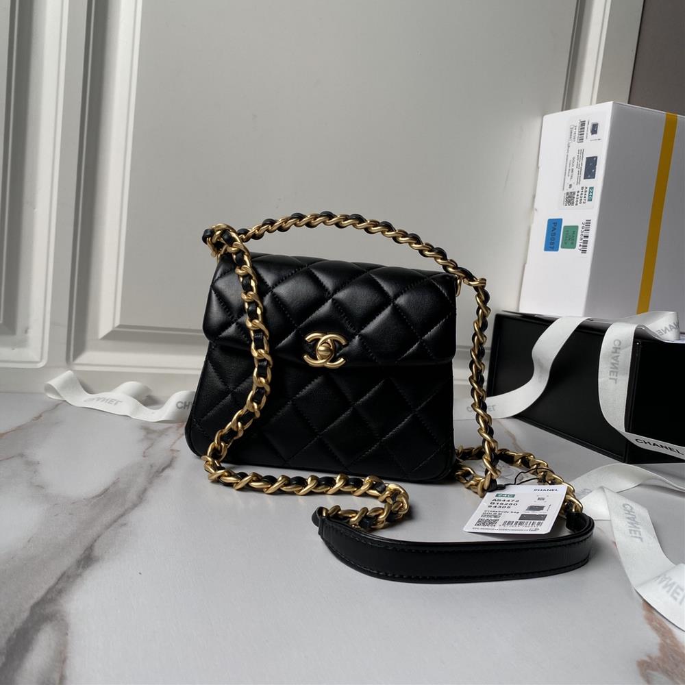 Sheepskin 24S Chanel AS4472 exudes luxury and luxury with a highend texture and exquisite bag Black leather paired with gold elements looks particu